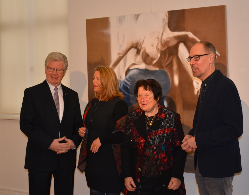 Foto v.l.: Kreisbeigeordneter Werner Wittlich, Malerin Lois Wetzel, Kunsthistorikerin Dr. Heidrun Wirth, Museumsdirektor Bernd Willscheid.